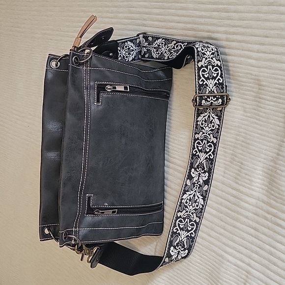 Canceled crossbody Coral Ridge - Picture 1 of 11